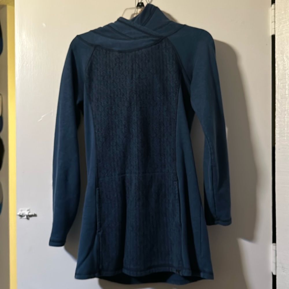 Prana, blue tunic with pockets and good.